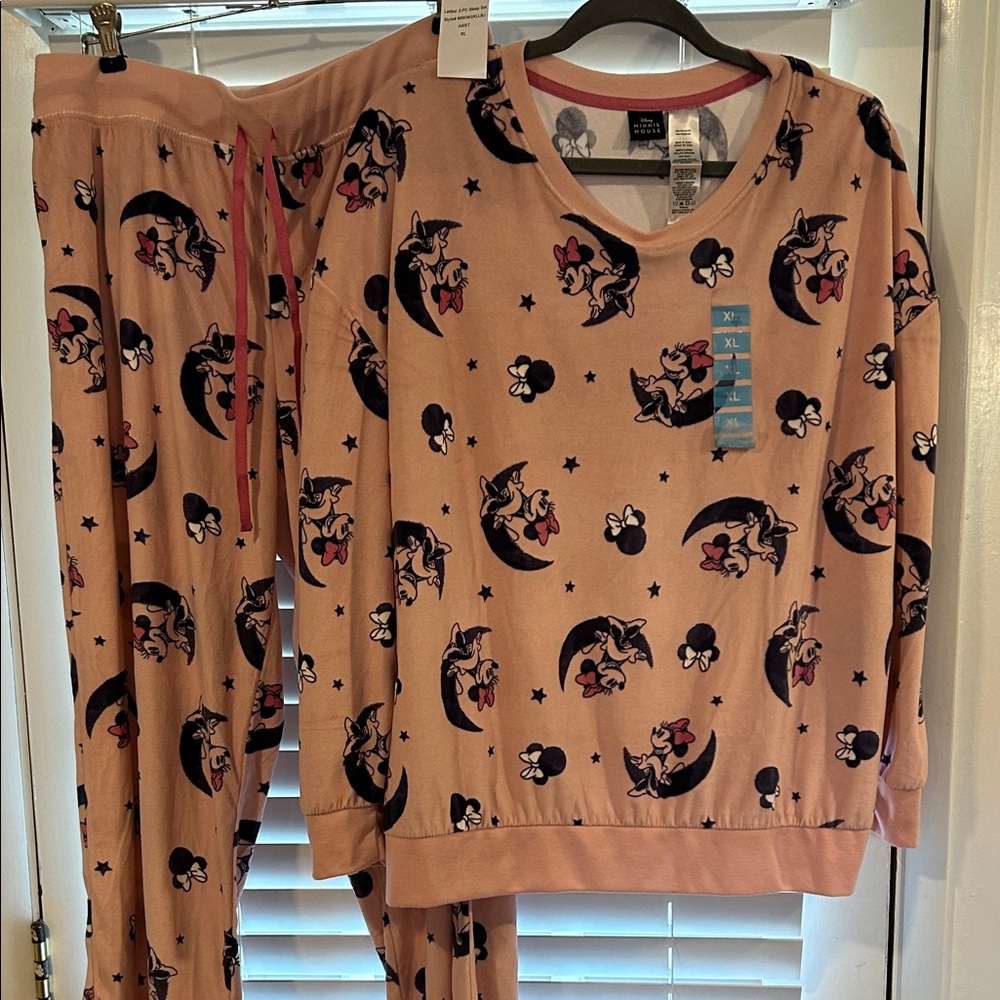 Disney women's NWT Pajama Set XL - Pink Minnie Mouse Design